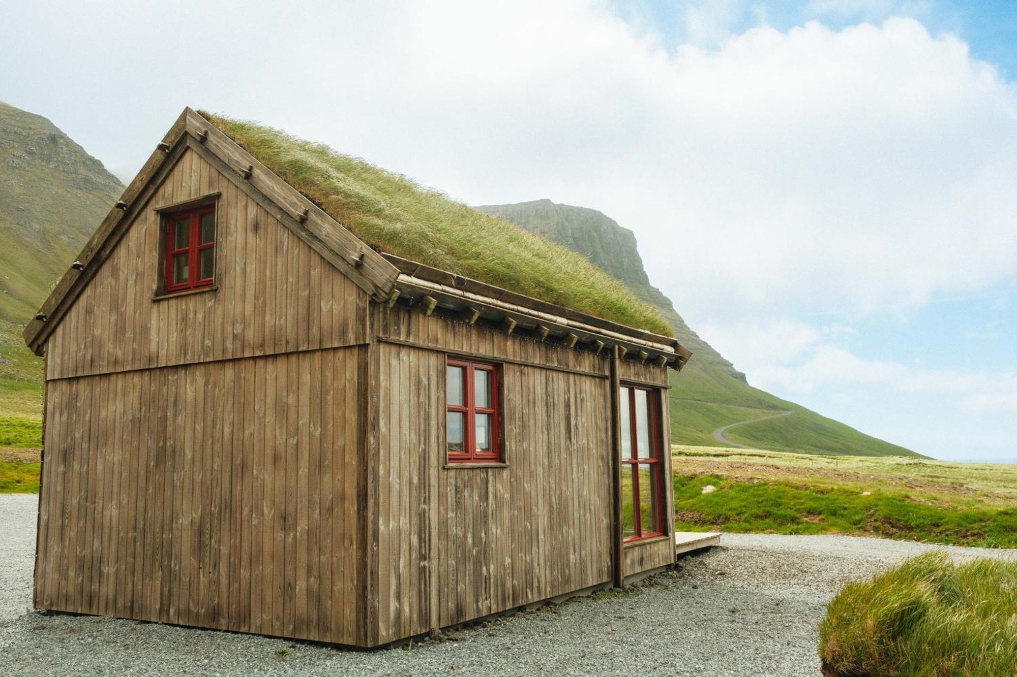 Mulafossur Cottages By Famous Waterfall In Gasadalur Bagian luar foto