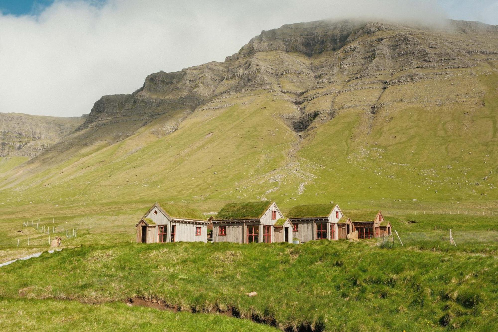 Mulafossur Cottages By Famous Waterfall In Gasadalur Bagian luar foto
