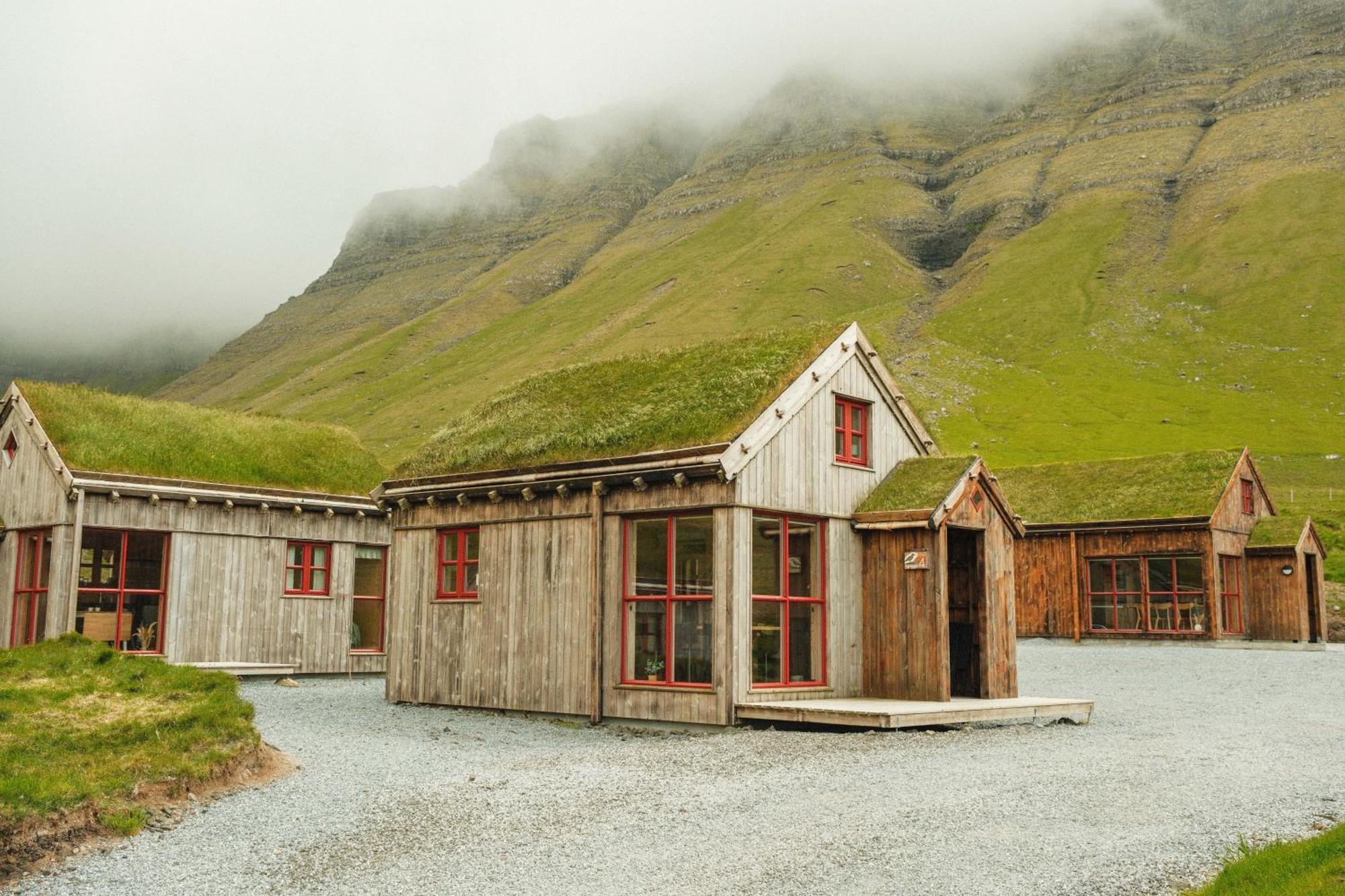 Mulafossur Cottages By Famous Waterfall In Gasadalur Bagian luar foto
