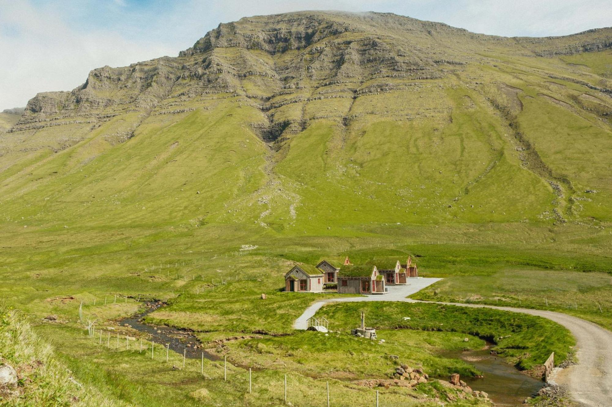 Mulafossur Cottages By Famous Waterfall In Gasadalur Bagian luar foto