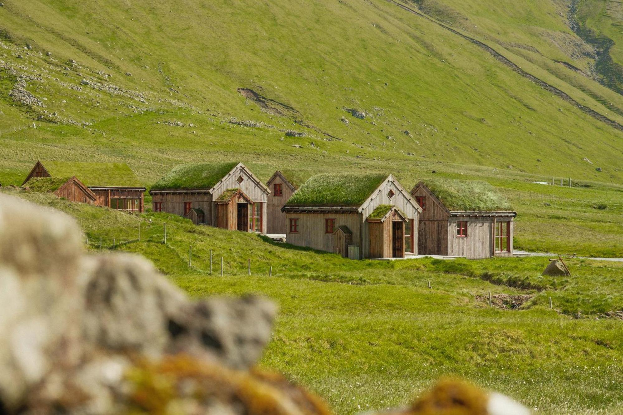 Mulafossur Cottages By Famous Waterfall In Gasadalur Bagian luar foto