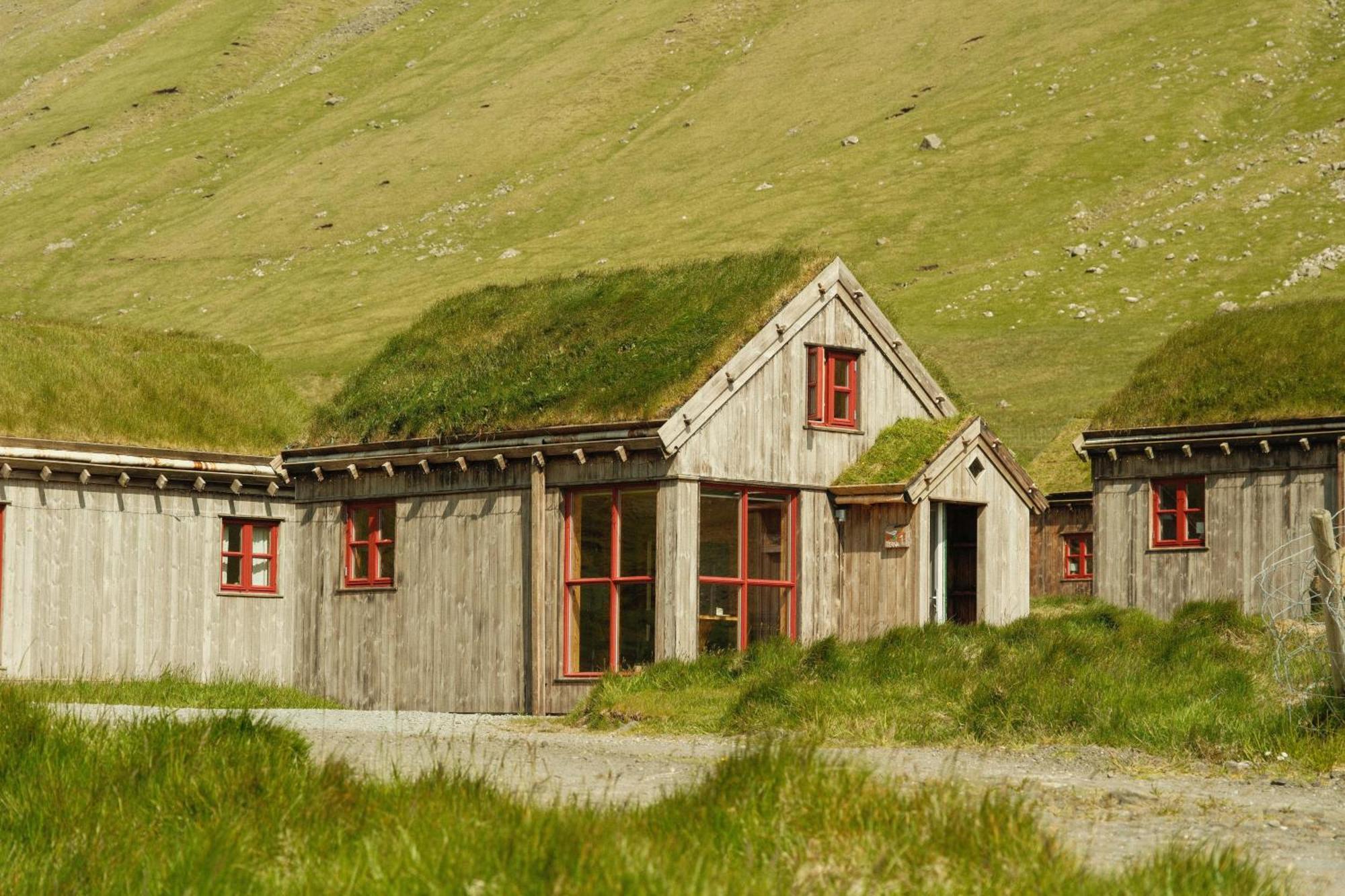 Mulafossur Cottages By Famous Waterfall In Gasadalur Bagian luar foto