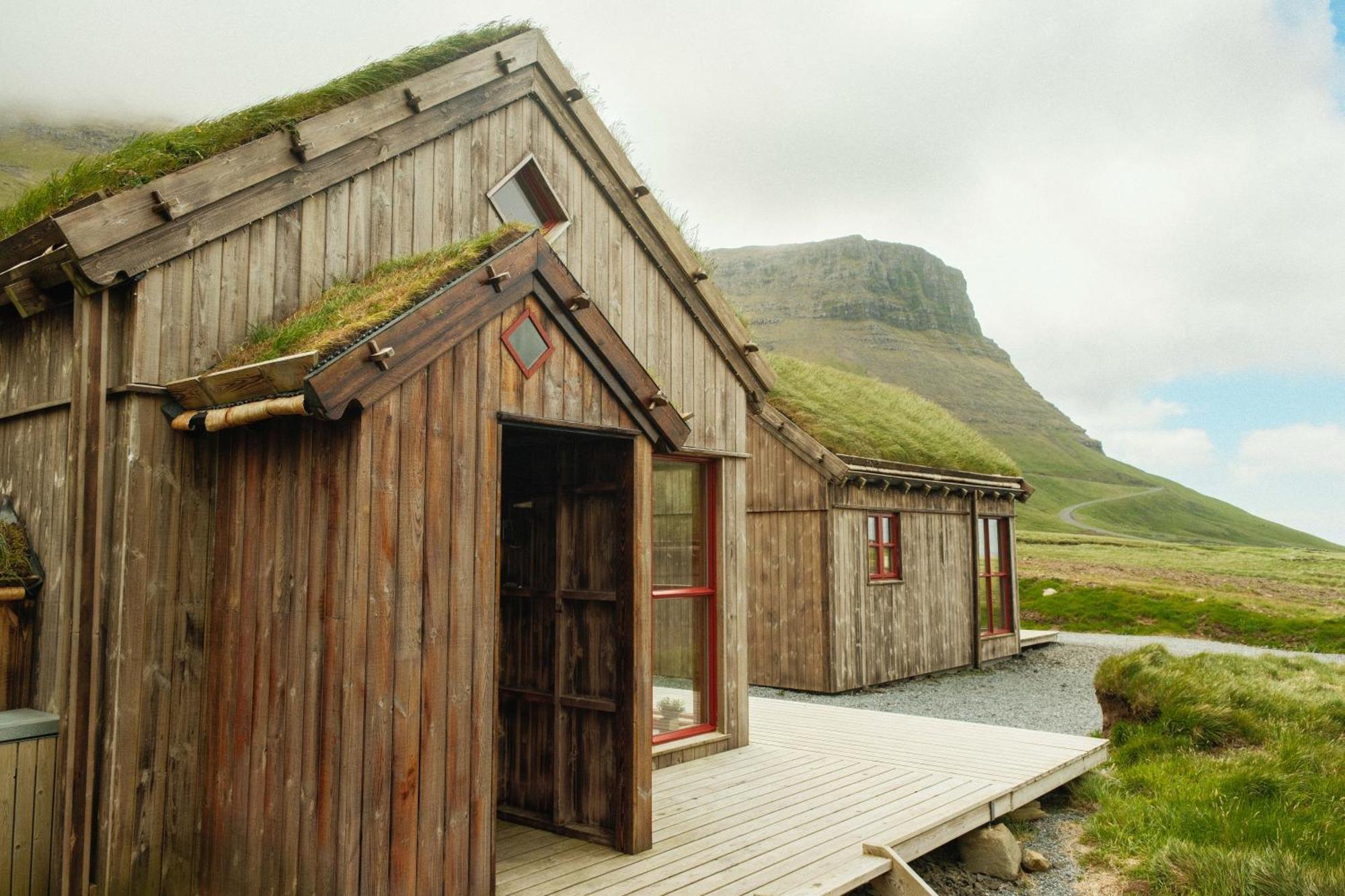 Mulafossur Cottages By Famous Waterfall In Gasadalur Bagian luar foto